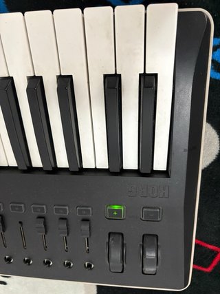 Teclado MIDI Korg Taktile Controlador DAW