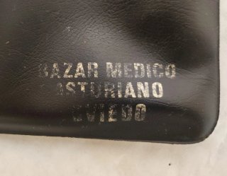 Tensiómetro antiguo con estetoscopio