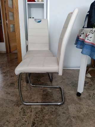 Sillas de salón blancas