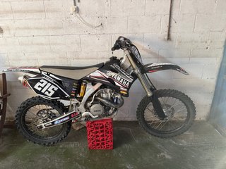 Yamaha YZ 450 - año 2009 Vendo o cambio por cocche