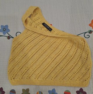 Top Asimétrico Amarillo Muy NUEVO ✅️