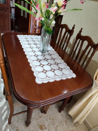 Mesa de salón de madera y cristal