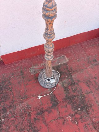 Lámpara de pie de madera y tela
