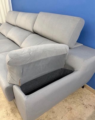 Urge!! Sofá gris de tela