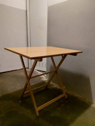 Mesa plegable de madera