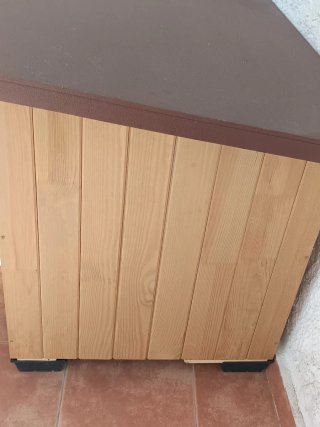 Casa para perros de madera