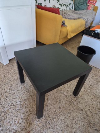 Mesa auxiliar cuadrada de madera negra