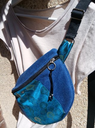 Riñonera denim con seda china bordada