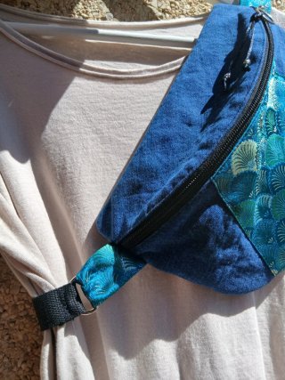 Riñonera denim con seda china bordada
