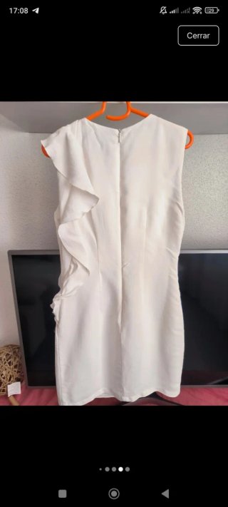 Vestido blanco con volantes