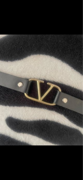 Pulsera  V Dorada Negra