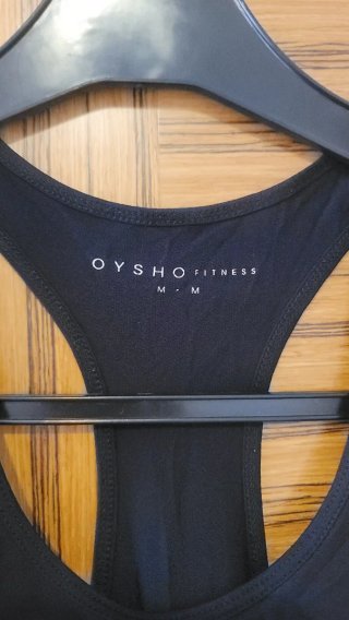 Camiseta deportiva Oysho negra talla M