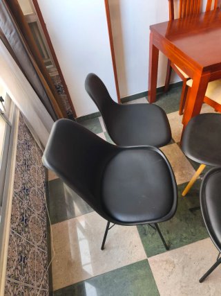 Sillas Negras Diseño Moderno