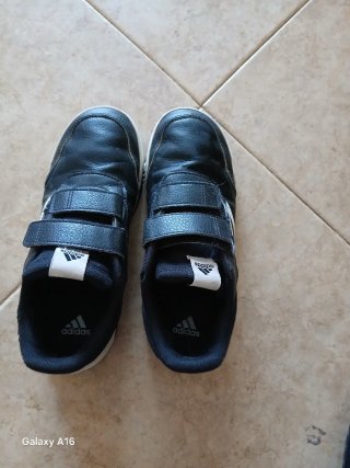 Zapatillas Adidas velcro Talla 37