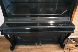 Piano Rönisch de Paret negre
