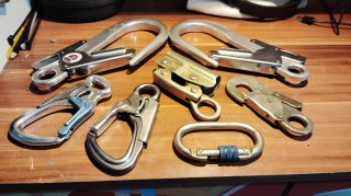 Lote de Mosquetones y Accesorios Escalada