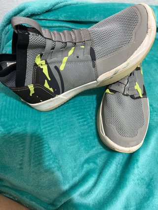 Zapatos deportivos hombre gris y verde