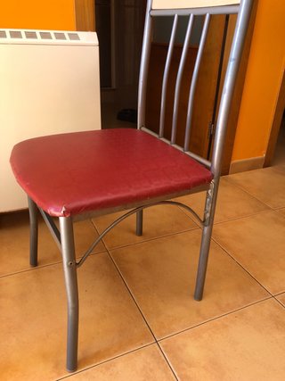 Mesa de comedor con 4 sillas