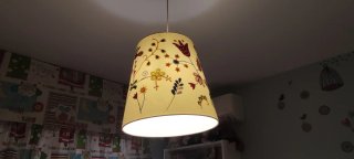 Lámpara infantil textil bordada