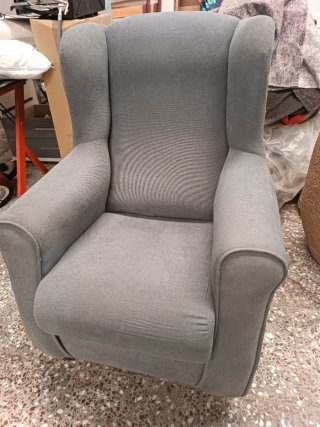 Sillón de tela gris