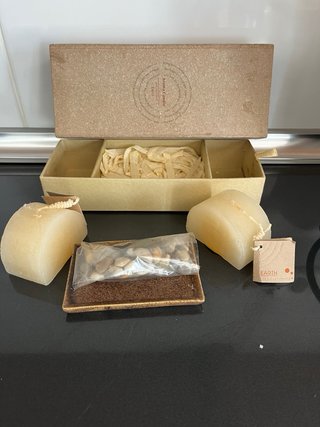 Velas con piedras y caja
