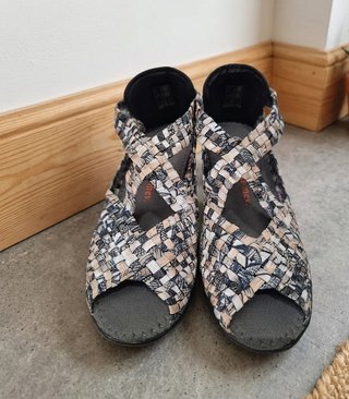 Bernie Mev Queen Sandalias Cuña Talla 36