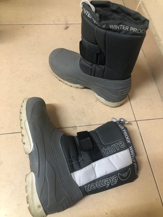 Botas de nieve infantiles usadas solo una vez