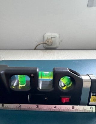 Nivel Láser con Cinta Métrica
