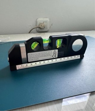 Nivel Láser con Cinta Métrica