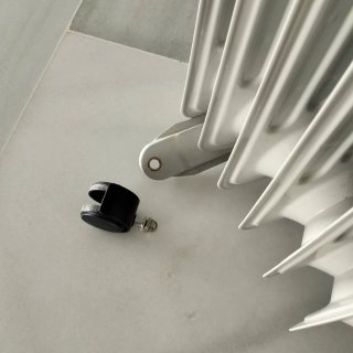 Radiador eléctrico blanco y gris