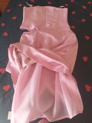 Conjunto falda y corpiño rosa de seda.