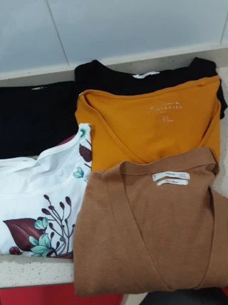 Lote 4 Camisetas Mujer + Chaqueta Punto m/l. Ta.S
