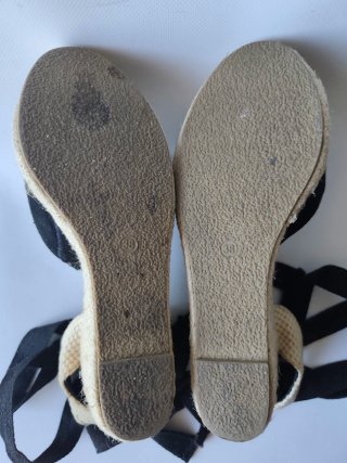 Bolso Piel Negro + Sandalias cuña de Esparto