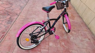 Bicicleta niña rosa y negra