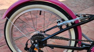Bicicleta niña rosa y negra