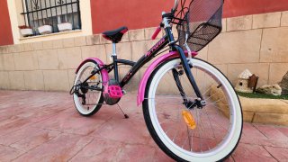 Bicicleta niña rosa y negra