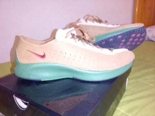 Zapatillas Nike Marrón y Verde Sin Usar
