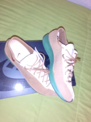 Zapatillas Nike Marrón y Verde Sin Usar