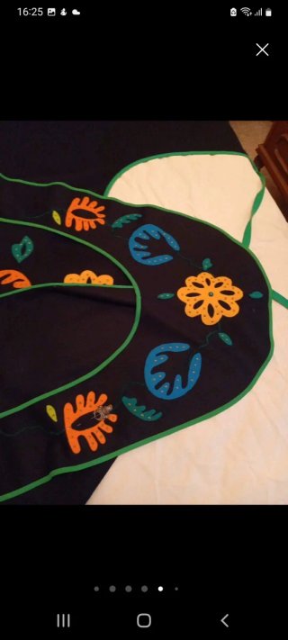 Traje regional talla 50 bordado a mano