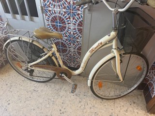 Bicicleta de paseo Monty blanca