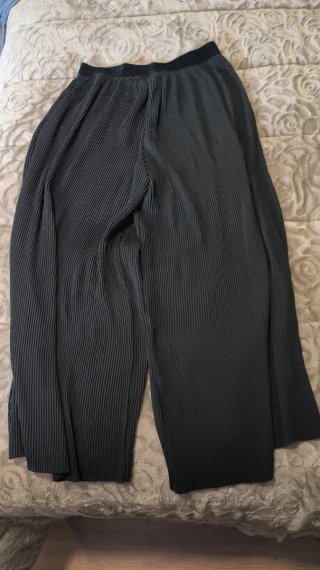 Pantalón plisado negro
