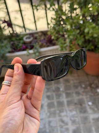 Gafas de sol negras cuadradas