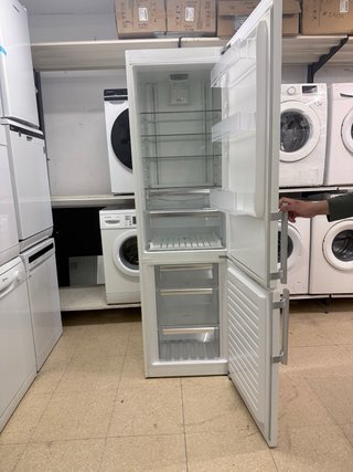 Nevera Electrolux 200x60 con garantía