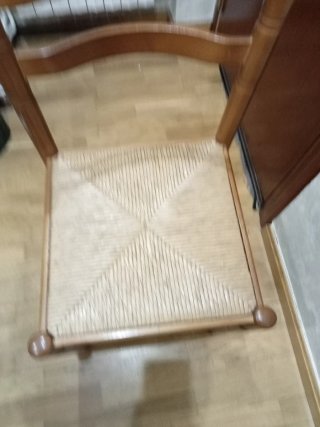 Mesa de cocina con 2 sillas con respaldo