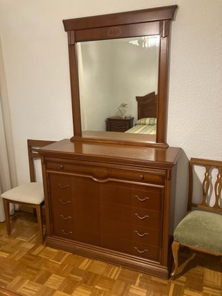 Habitación completa: Cama, 2 mesillas, cómoda y es