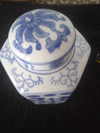 Tarro de porcelana azul y blanco