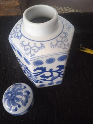 Tarro de porcelana azul y blanco