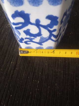 Tarro de porcelana azul y blanco