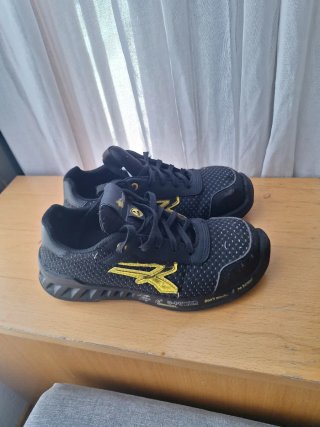 Zapatos de seguridad U-Power negros y amarillos