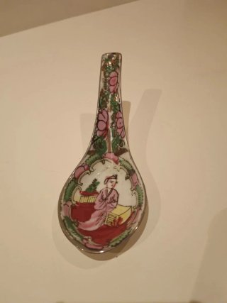 Cuenco y cuchara de porcelana